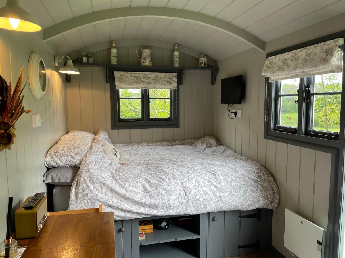 Greatwood Shepherds Hut Battle Exterior photo