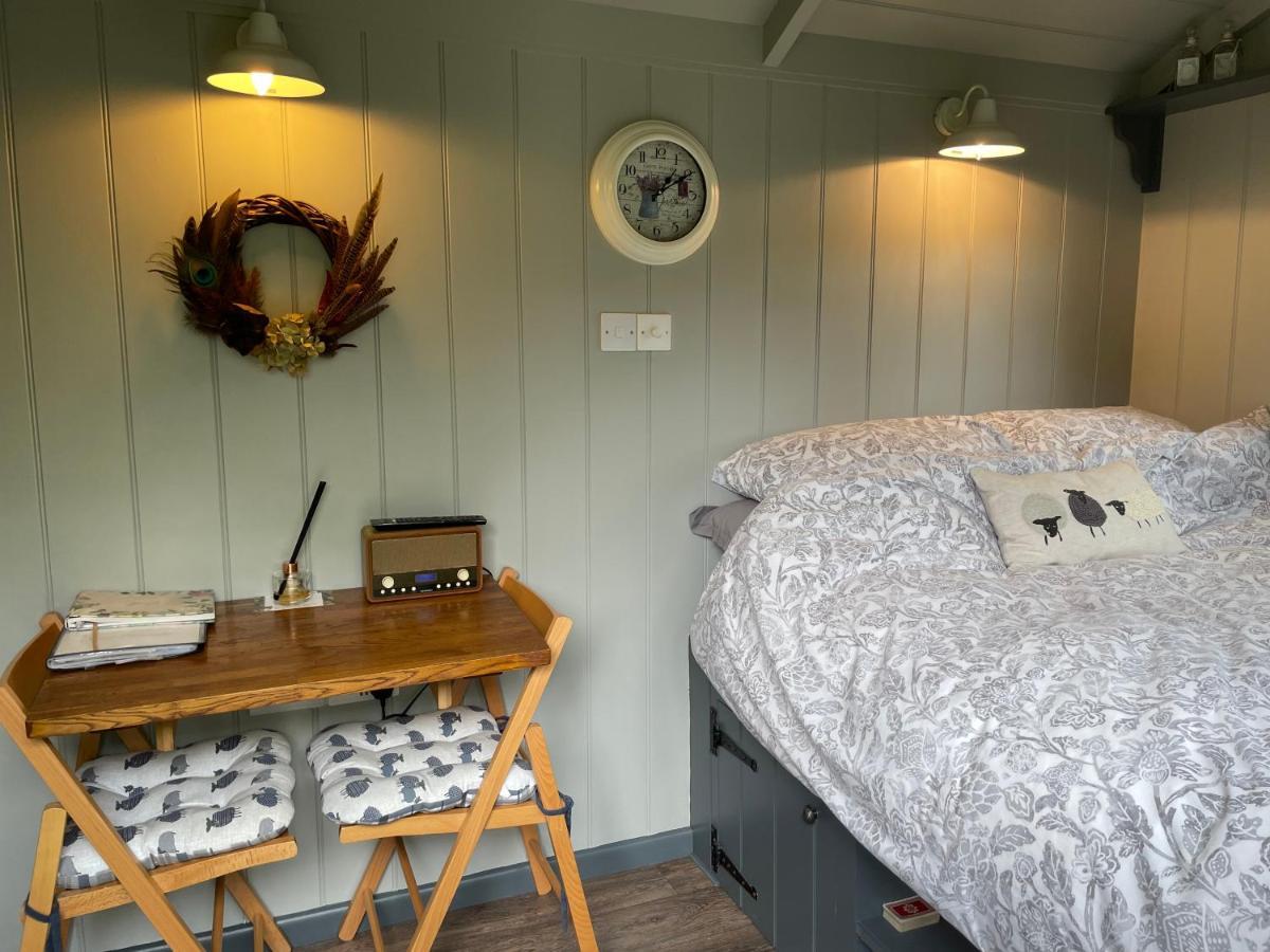 Greatwood Shepherds Hut Battle Exterior photo