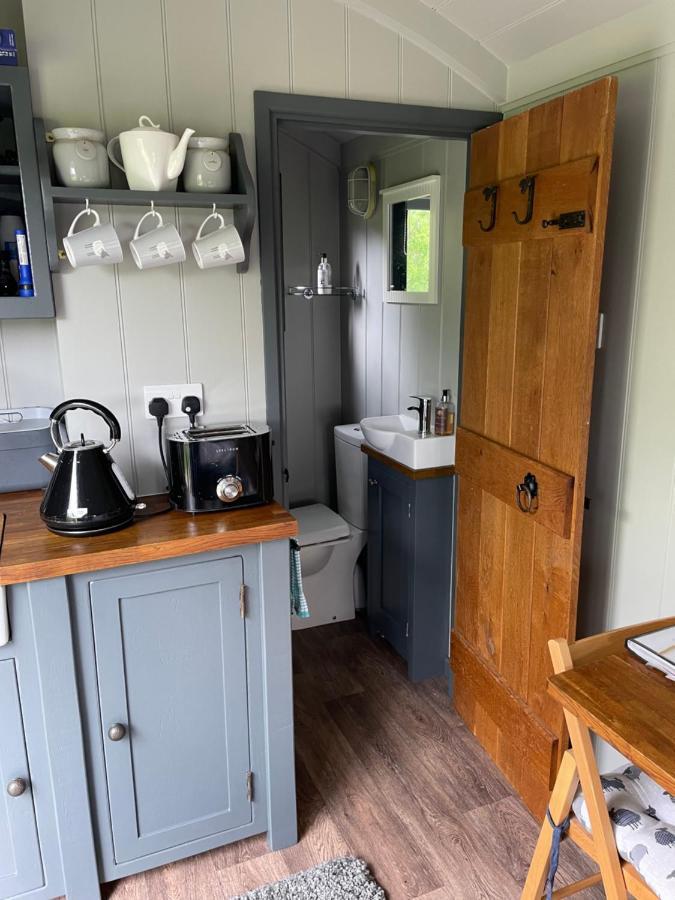 Greatwood Shepherds Hut Battle Exterior photo