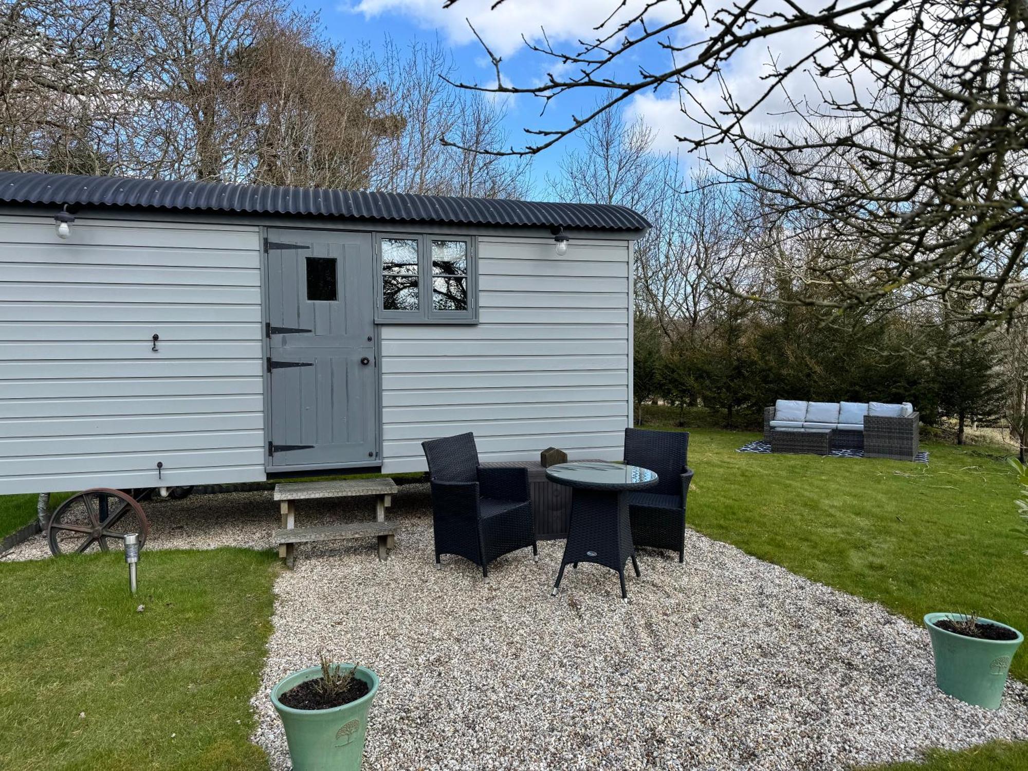 Greatwood Shepherds Hut Battle Exterior photo