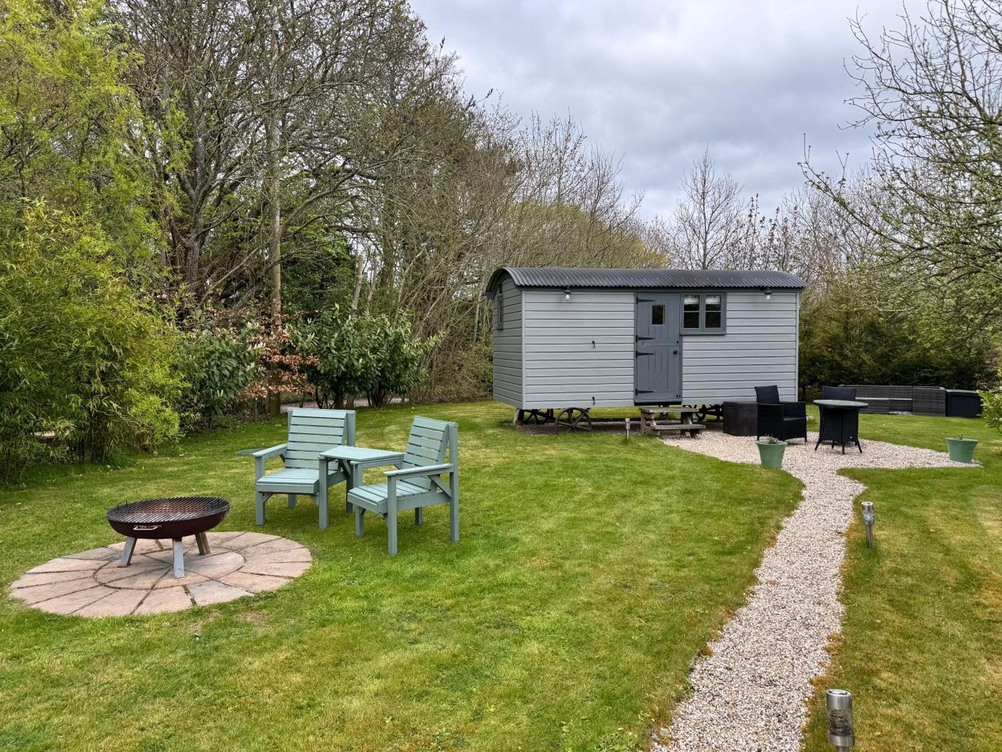 Greatwood Shepherds Hut Battle Exterior photo